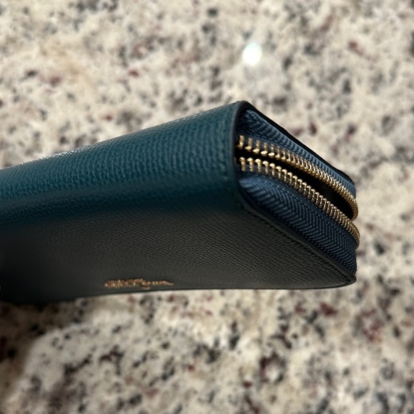 Kate Spade Teal Zip-Around Wallet - Picture 10 of 10